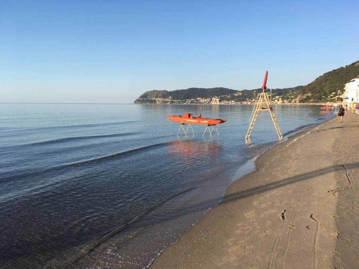 Hotel Ligure Alassio Exterior photo